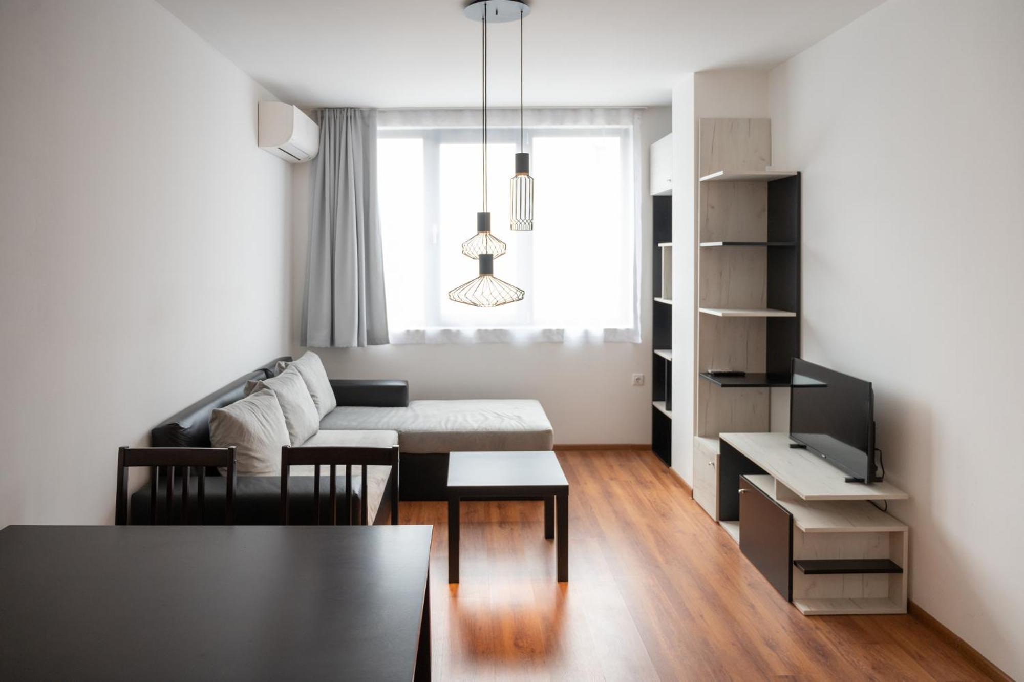 Sunny 1Bdr Apartment Near Center โซเฟีย ภายนอก รูปภาพ