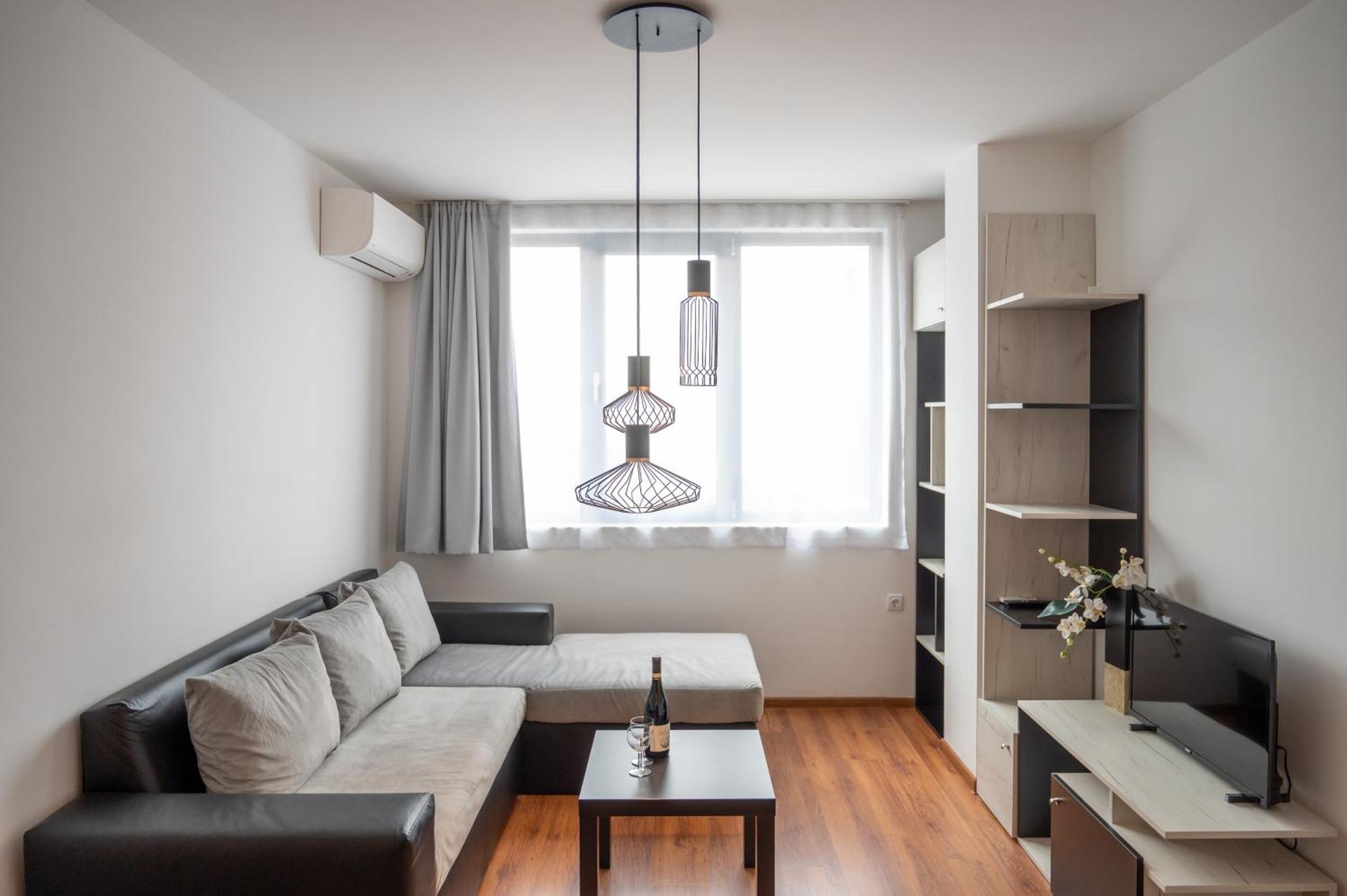 Sunny 1Bdr Apartment Near Center โซเฟีย ภายนอก รูปภาพ