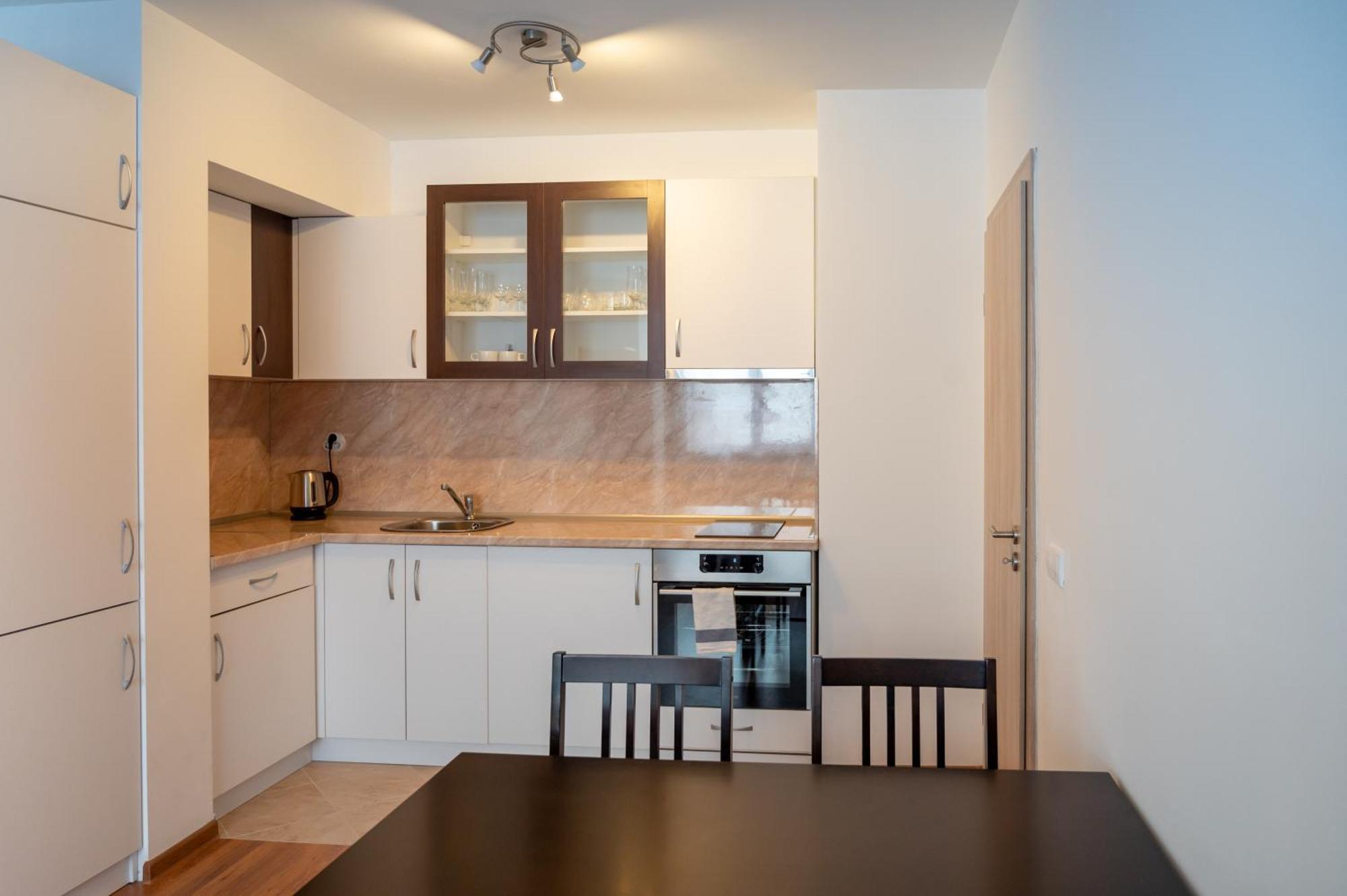 Sunny 1Bdr Apartment Near Center โซเฟีย ภายนอก รูปภาพ